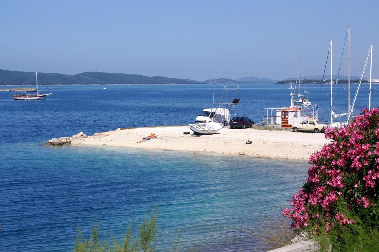 Family Friendly Seaside Apartments Brodarica, Sibenik - 15270 Esterno foto
