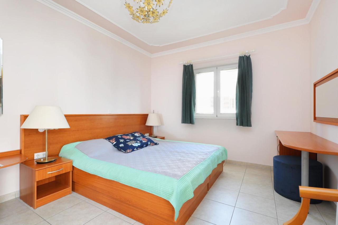 Family Friendly Seaside Apartments Brodarica, Sibenik - 15270 Esterno foto