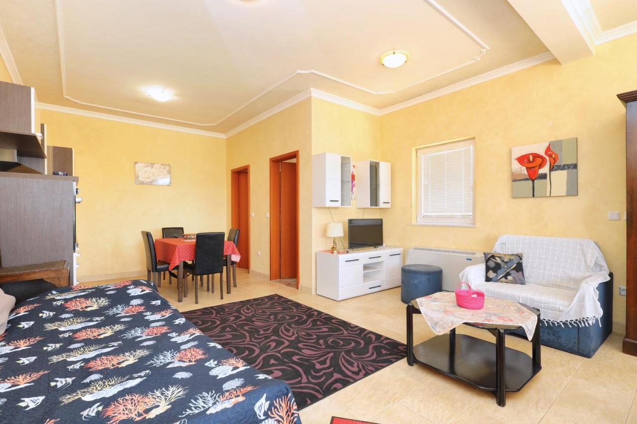 Family Friendly Seaside Apartments Brodarica, Sibenik - 15270 Esterno foto